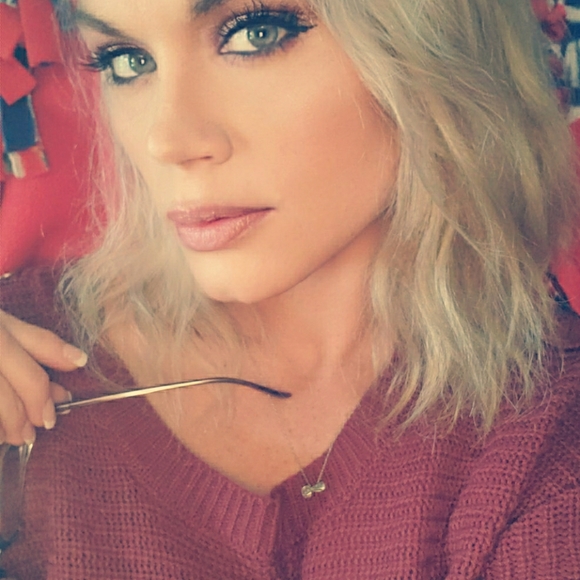 Meet your Posher, Crystal - Picture 3 of 6